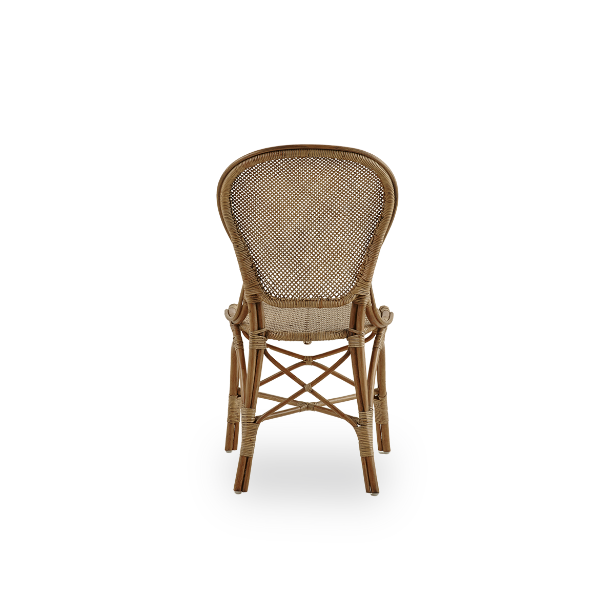 Bagfra vinkel af Rossini spisestol i farven antikbrun. Elegant fletstol med rund ryg i et enkelt design. Håndlavet af rattan af høj kvalitet.