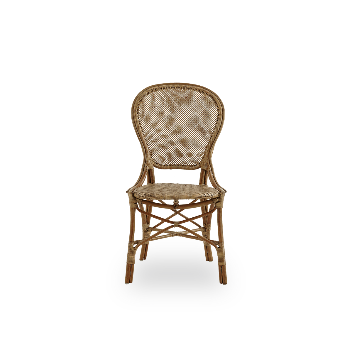 Ren front vinkel af Rossini spisebordsstol i antikbrun farve.
Elegant fletstol med rundt ryglæn i et enkelt design. Håndlavet af højkvalitets rattan.