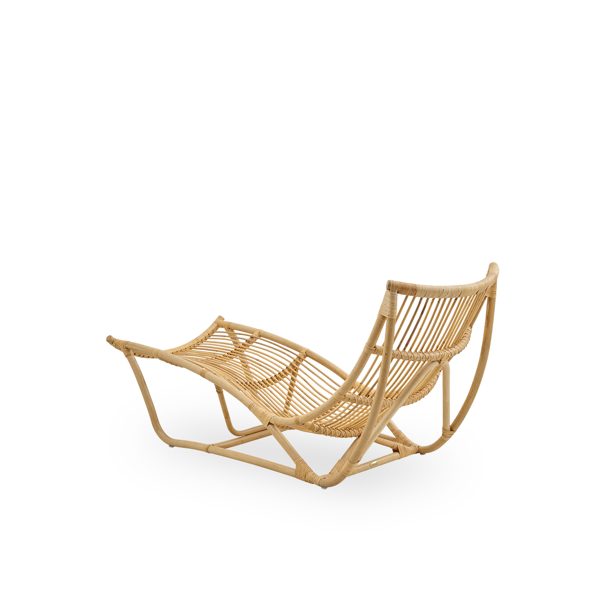 Bagfra vinkel af Michelangelo daybed i naturfarvet rattan. Håndlavet af indonesisk rattan af høj kvalitet.