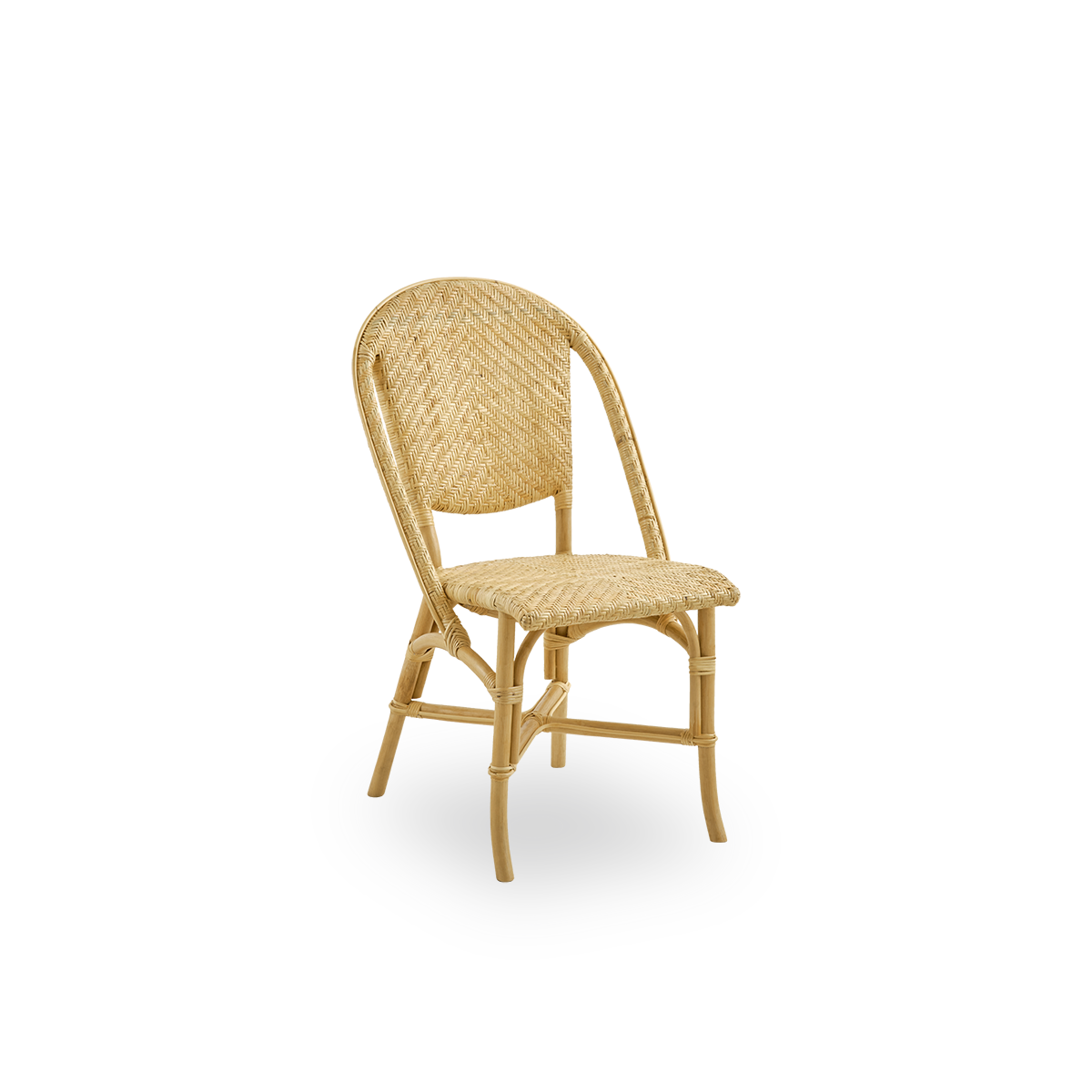 Side view af Alanis spisebordsstol i naturlig rattan af høj kvalitet, med elegante kurver og detaljeret flet.