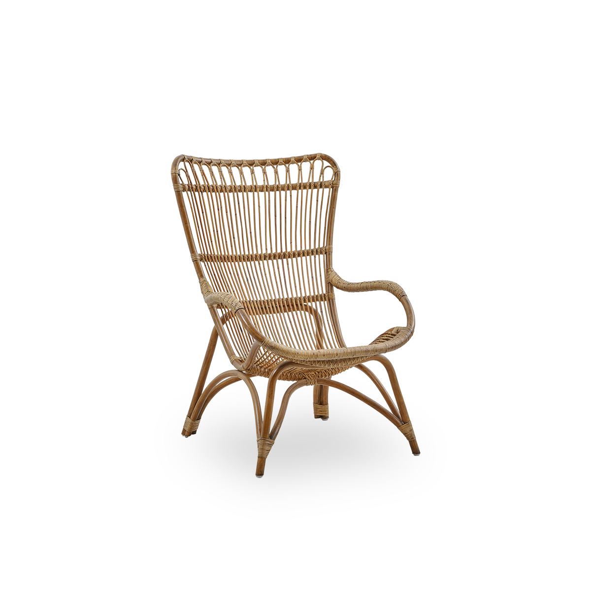 Side view af Monet loungestol med høj ryg og armlæn i Antique brown farve. Håndlavet i højkvalitets indonesisk rattan.
