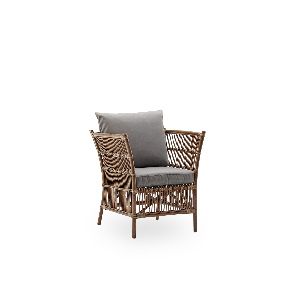Side view af Donatello fletloungestol i farven Antique Brun. Loungestolen har et firkantet design med stramme linjer, håndlavet i rattan af høj kvalitet fra Indonesien.