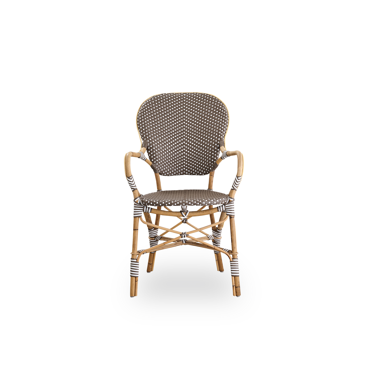 Ren front vinkel af Isabell spisestol med armlæn.
Rattanramme med sæde og ryglæn i brun ArtFibre med hvide prikker. Inspireret af bistrodesign fra 1950’erne.