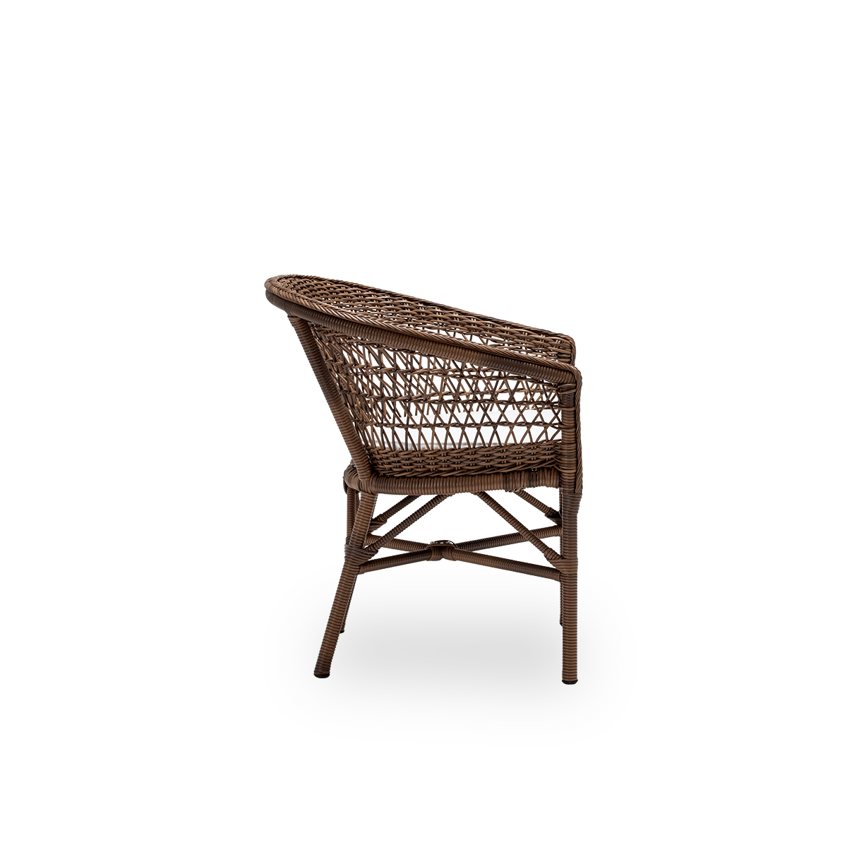 Ren sidevisning af Emma udendørs spisebordsstol med sædehynde, i brun ArtFibre og aluminium. Fra Sika-Designs Georgia Garden-kollektion, inspireret af britisk kolonistil og klassiske danske flettede møbler.