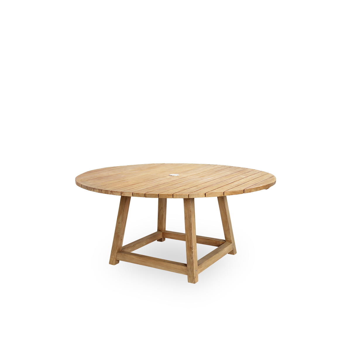 Side view af George rundt udendørs teakspisebord Ø160 cm, egnet til 6 personer, med parasolhul i midten. Bordet har en brun kastanjefarve, hvor træplankerne er placeret med et lille mellemrum imellem.