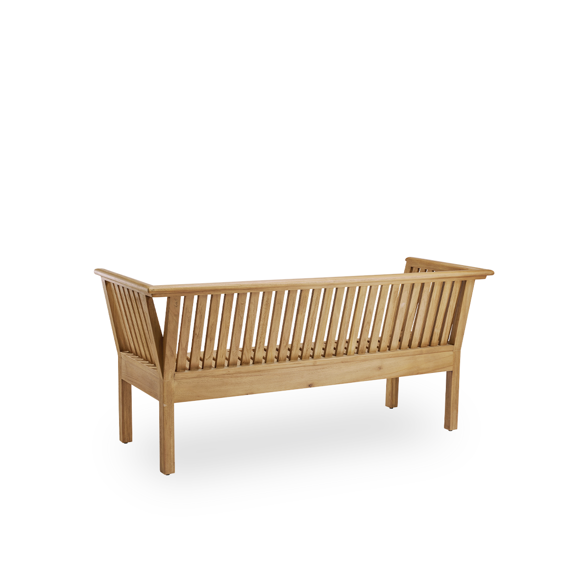 Bagfra vinkel af St. Catherine udendørs teakbænk designet af Arne Jacobsen, længde 180 cm. Solid og holdbar bænk, håndlavet i kastanjebrun højkvalitets indonesisk teaktræ, certificeret som ‘Indonesian Legal Wood’.