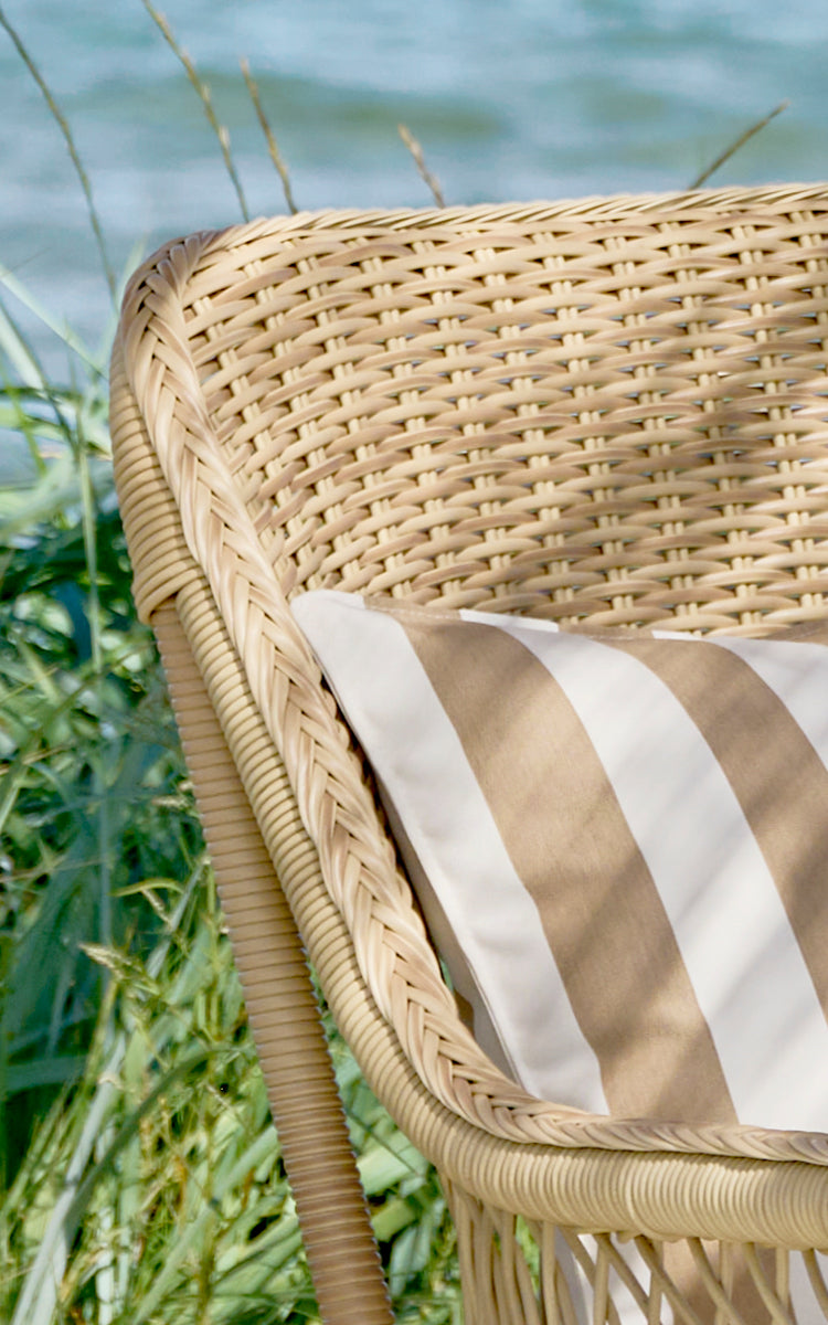 Dette er et nærbillede af Dawn Lænestol i natural ArtFibre Aluminium.
