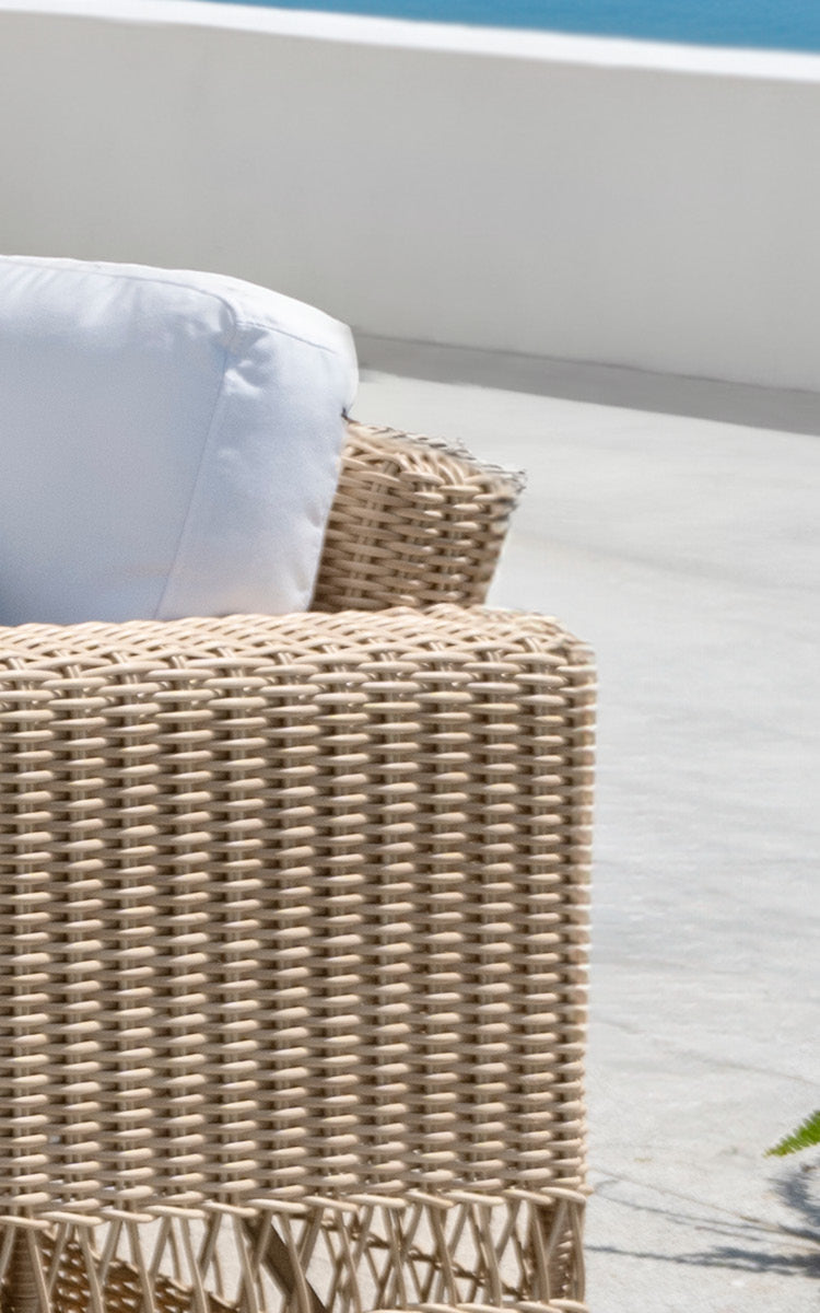 Dette er et nærbillede af Carrie Sofa i natural ArtFibre Aluminium.