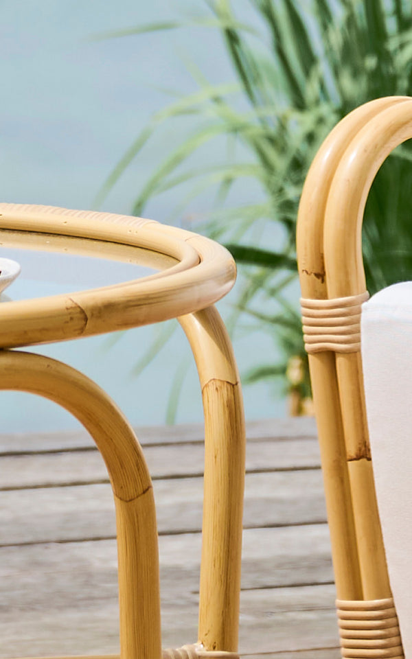 Dette er et nærbillede af Charlottenborg Udendørs sofabord i natural Aluminium ArtFibre.