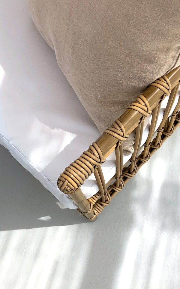 Dette er et nærbillede af Caroline Udendørs sofa i antique Aluminium ArtFibre.