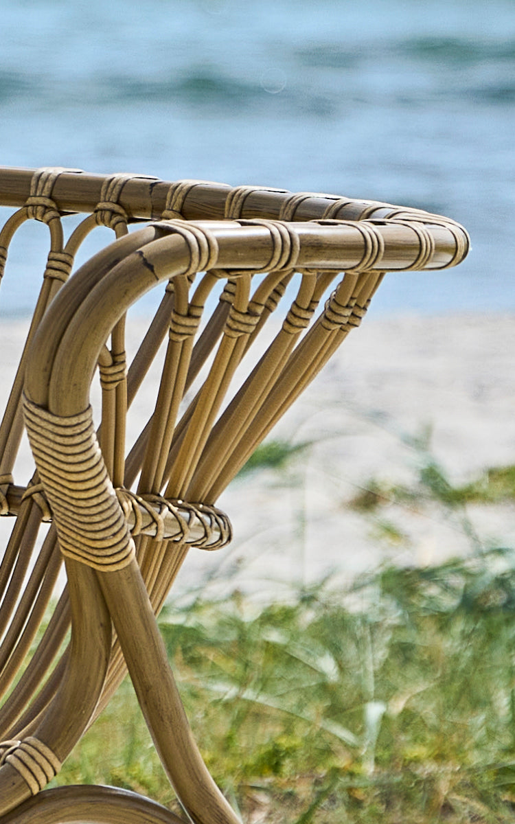 Dette er et nærbillede af Fox Udendørs lænestol i antique Aluminium ArtFibre.
