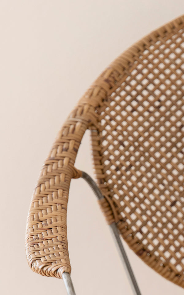 Dette er et nærbillede af Funky Spisebordsstol i hazelnut rattan iron frame.
