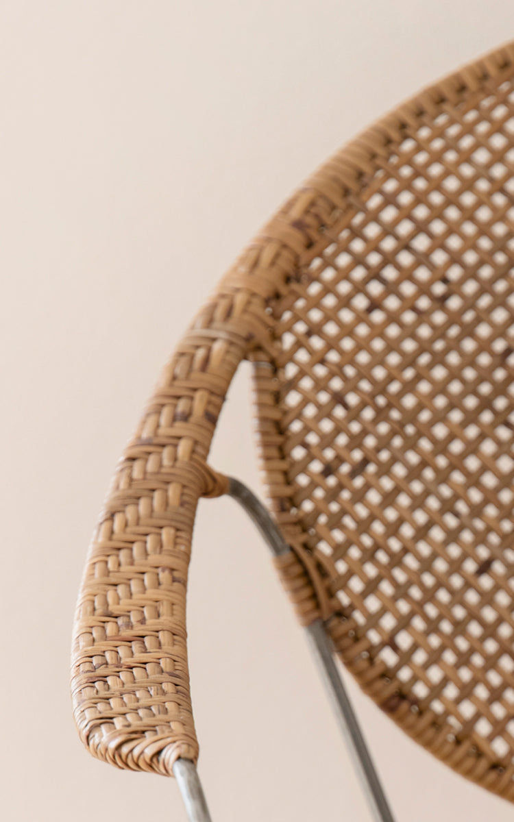 Dette er et nærbillede af Funky Spisebordsstol i hazelnut rattan iron frame.