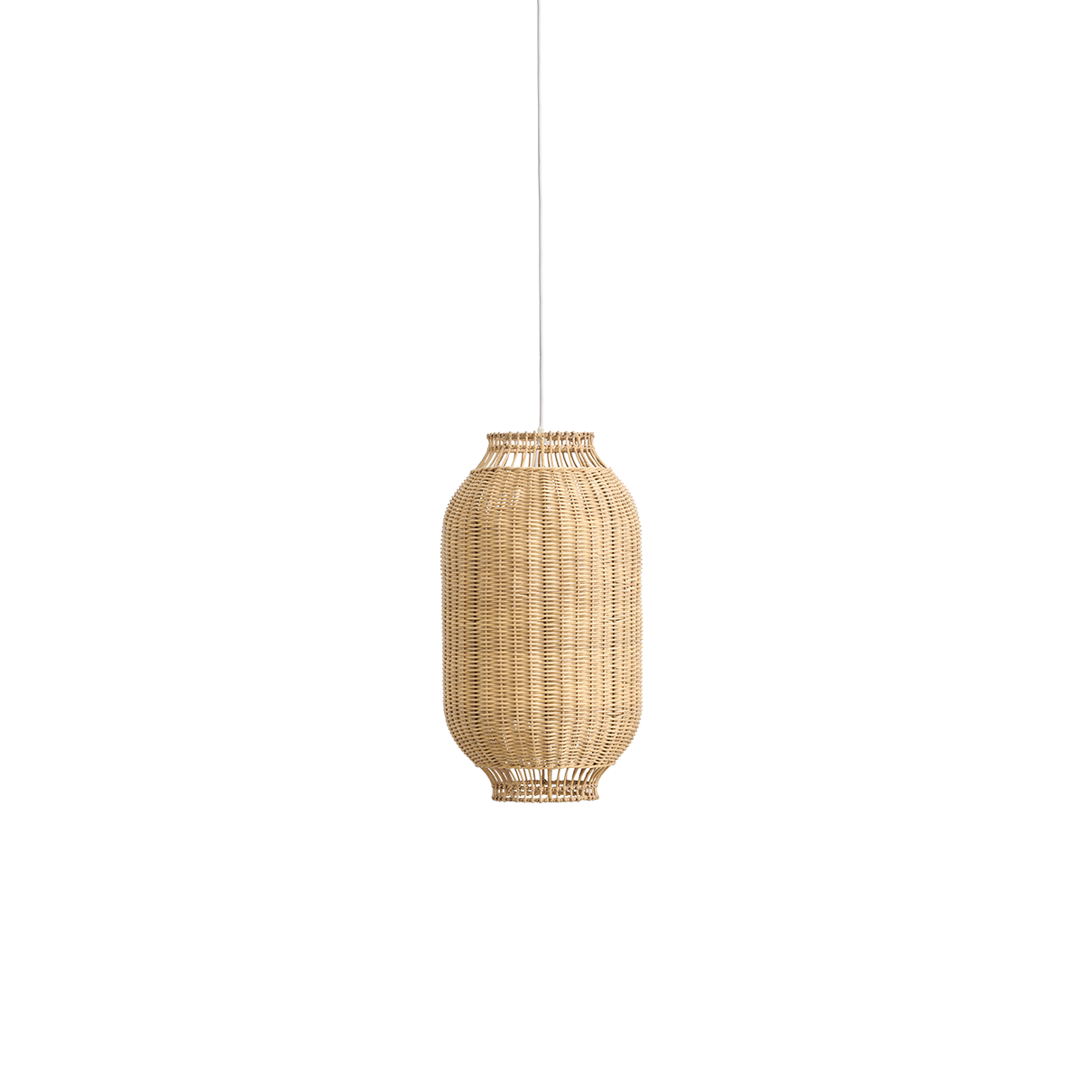 Kou lampeskærm, designet af Jin Kuramoto, Japan-inspireret lampeskærm i rattan, håndlavet i rattan af høj kvalitet med indre stålramme for stabilitet. Højde 50 cm, bredde 28 cm.