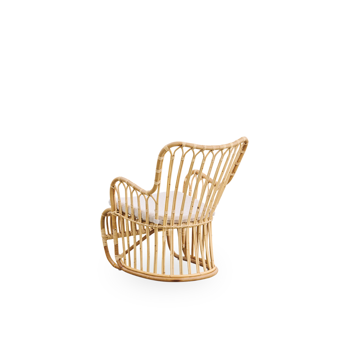 Simpel bagvinkel af Tulip loungestol designet af Tove Kindt-Larsen med bløde, organiske linjer. Håndlavet i indonesisk rattan af høj kvalitet.