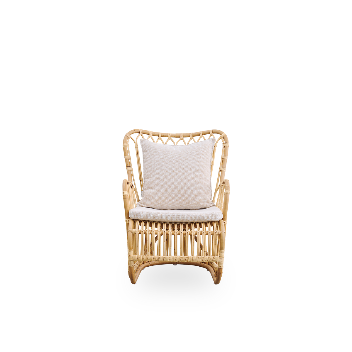 Ren front vinkel af Tulip loungestol designet af Tove Kindt-Larsen med bløde, organiske linjer.
Håndlavet af højkvalitets indonesisk rattan.