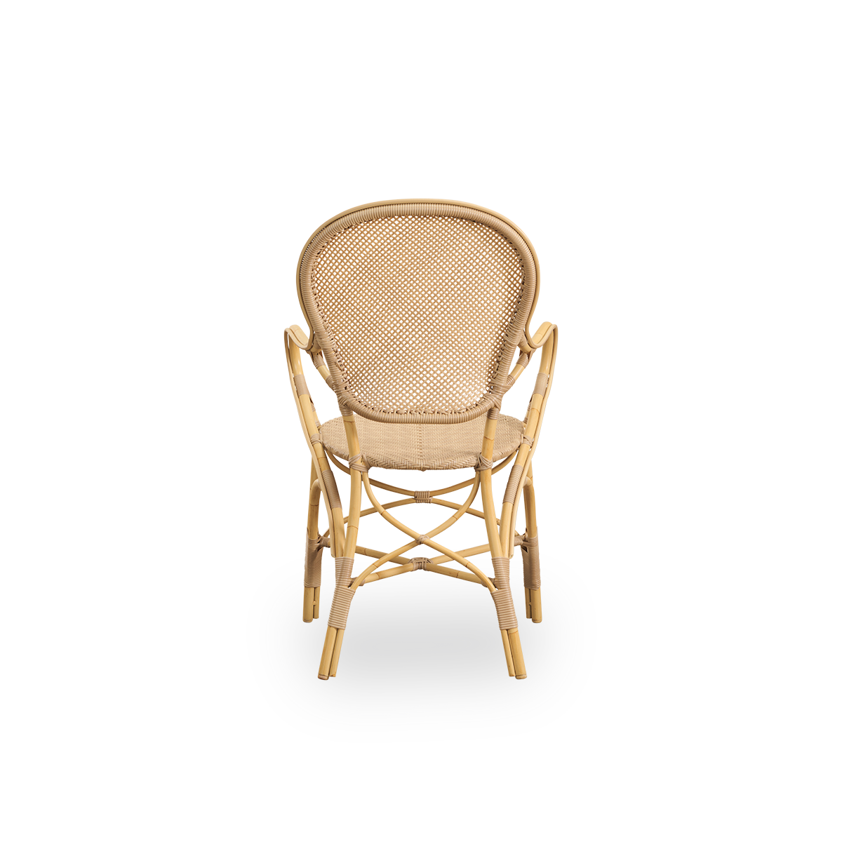 Bagfra vinkel af Rossini udendørs spisestol med armlæn i naturfarve. Elegant stol med rund ryg og armlæn i et enkelt design. Aluminiumsramme i rattanlook med flettet sæde og ryglæn i ArtFibre.