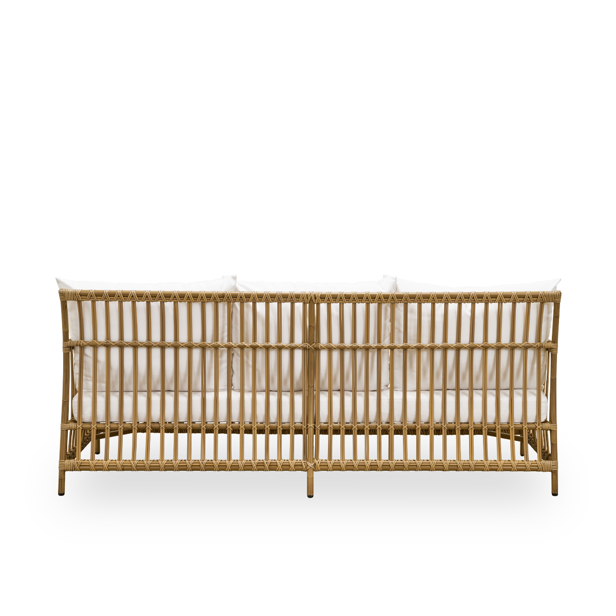 Bagfra vinkel af Caroline udendørs 3-personers sofa i farven antik, et simpelt og elegant dansk design. Aluminiumsramme i rattanlook med ArtFibre-bindinger.