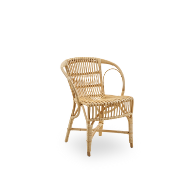 Side view af Robert spisestol i Natural farve, designet af Robert W. Elegant fletstol håndlavet i højkvalitets indonesisk rattan.