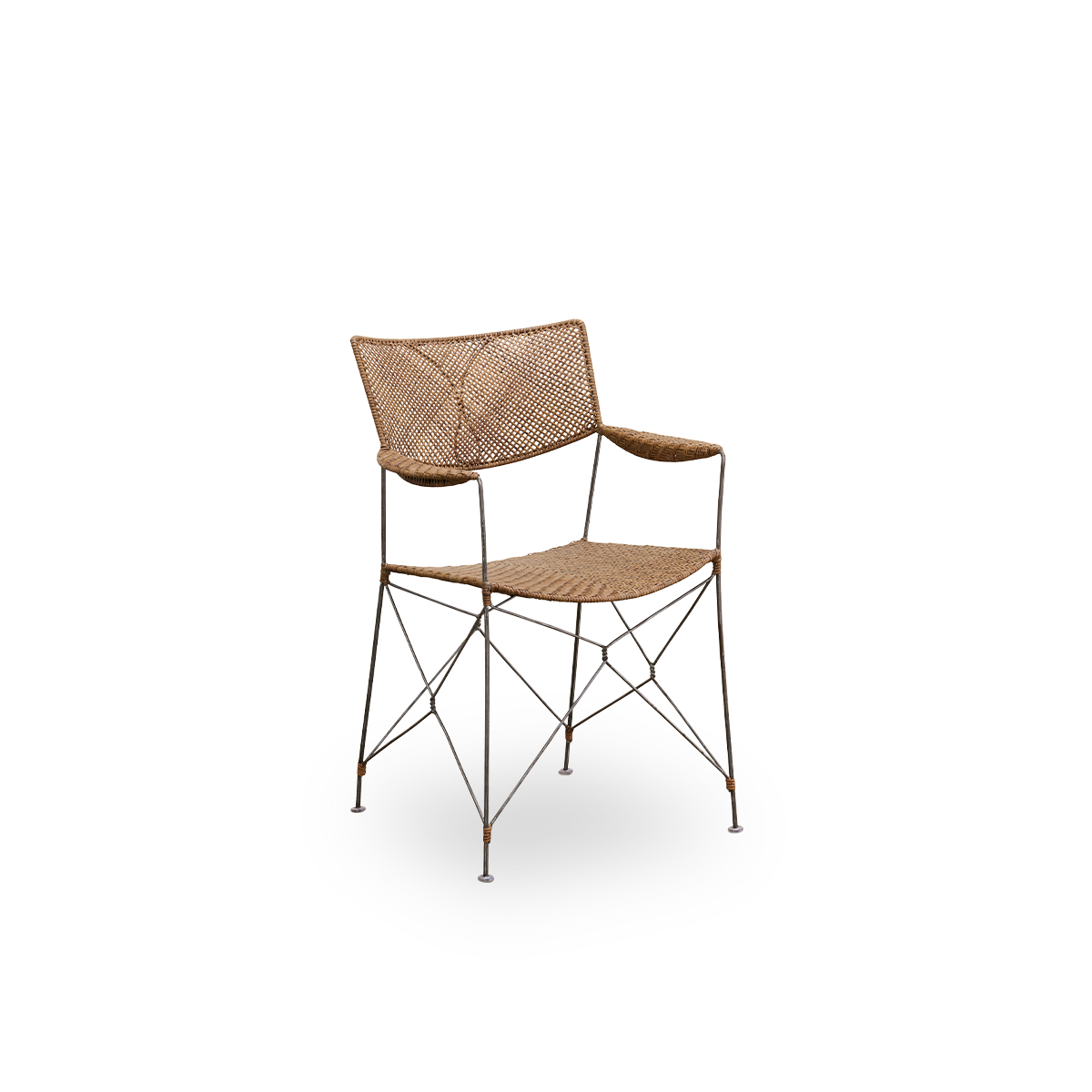 Side view af Rap spisestol designet af Yuzuru Yamakawa. Stålranke med sæde og ryg håndflettet i indonesisk rattan, let stol der kombinerer japansk design med traditionelt indonesisk håndværk.