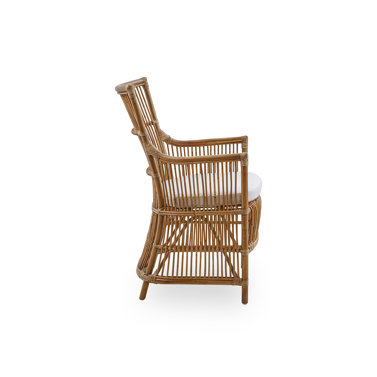 Plain side view of the Davinci dining chair in antique brown color. A wicker chair with armrests and a high back, handcrafted from high-quality Indonesian rattan.