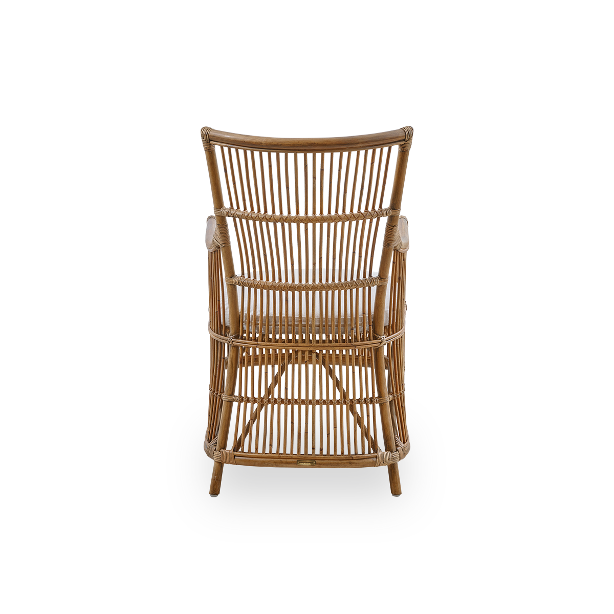Plain back view of the Davinci dining chair in antique brown color. A wicker chair with armrests and a high back, handcrafted from high-quality Indonesian rattan.