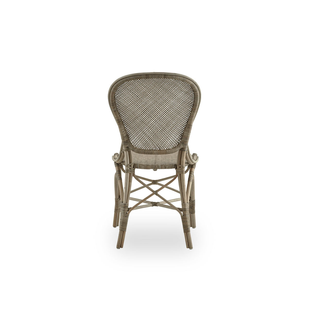 Bagfra vinkel af Rossini spisestol i farven taupe. Elegant fletstol med rund ryg i et enkelt design. Håndlavet af rattan af høj kvalitet.