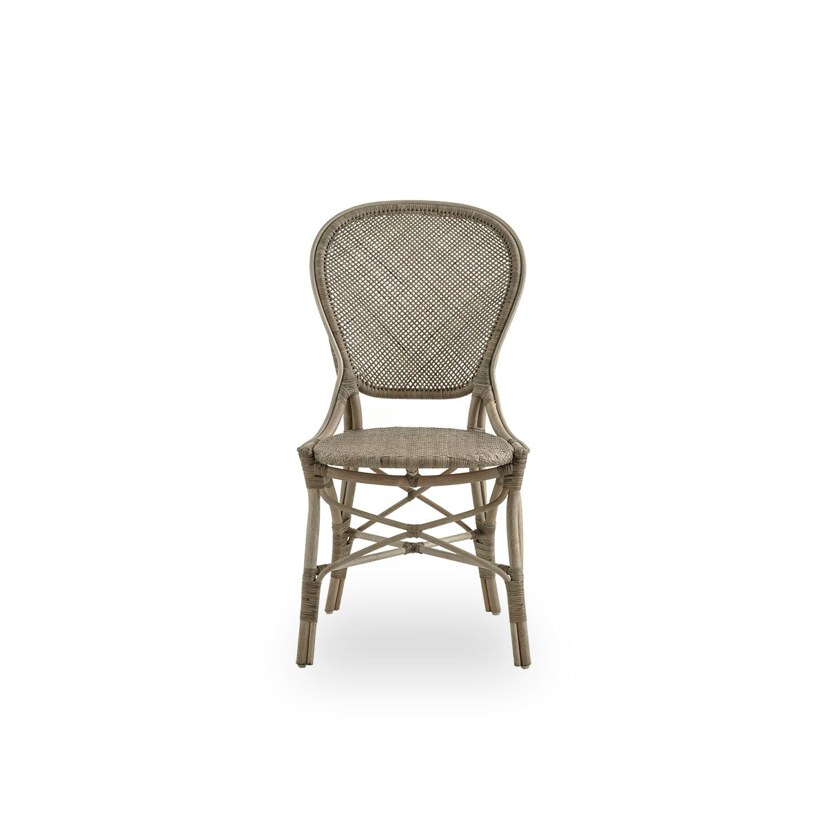 Ren front vinkel af Rossini spisebordsstol i taupe farve.
Elegant fletstol med rundt ryglæn i et enkelt design. Håndlavet af højkvalitets rattan.