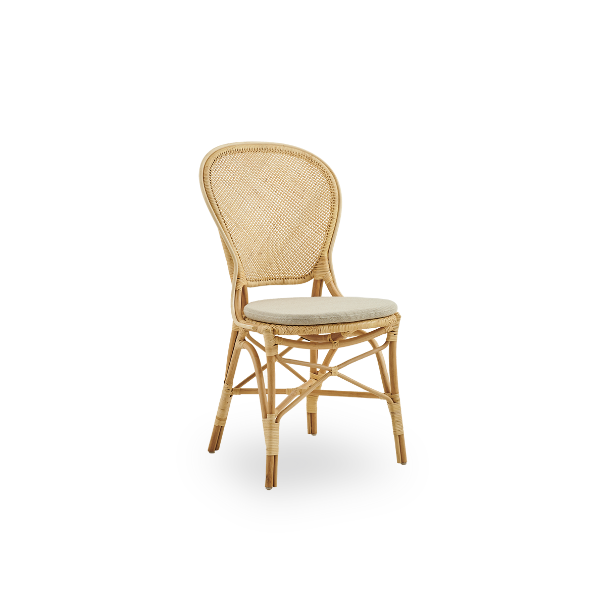 Side view af Rossini spisestol i naturlig rattan. Elegant fletstol med rund ryg i simpelt design. Håndlavet i højkvalitets rattan.