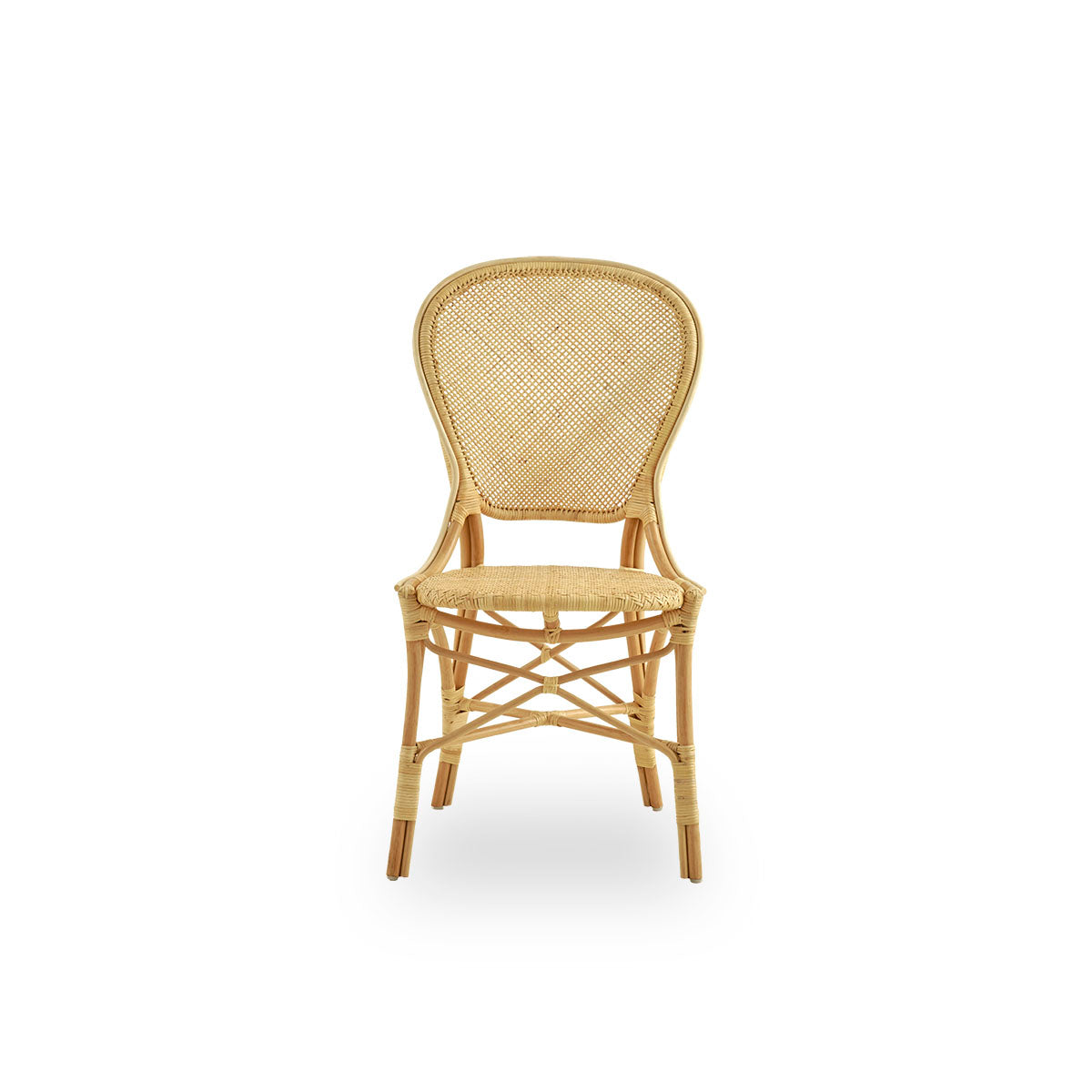Ren front vinkel af Rossini spisebordsstol i natur rattan.
Elegant fletstol med rundt ryglæn i et enkelt design. Håndlavet af højkvalitets rattan.