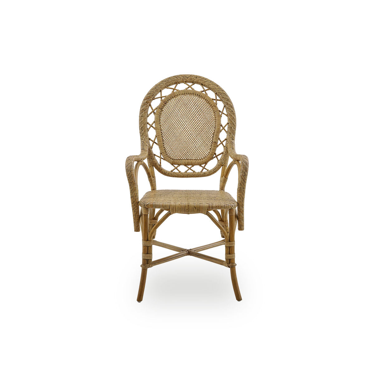 Ren front vinkel af Romantica spisestol i Antique Brown farve.
Elegant, romantisk fletspisestol med rund ryg og fuldt flettet sæde i charmerende dansk design. Håndlavet af indonesisk rattan i høj kvalitet.