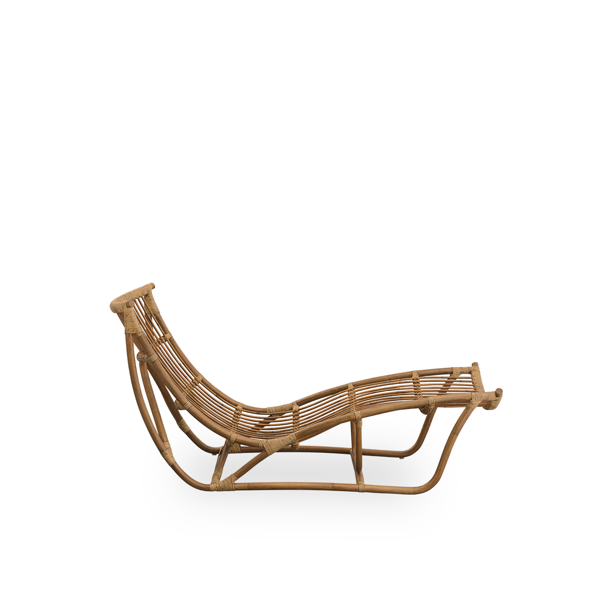 Ren sidevisning af Michelangelo daybed i antik brun rattanfarve. Håndlavet af høj kvalitet indonesisk rattan.