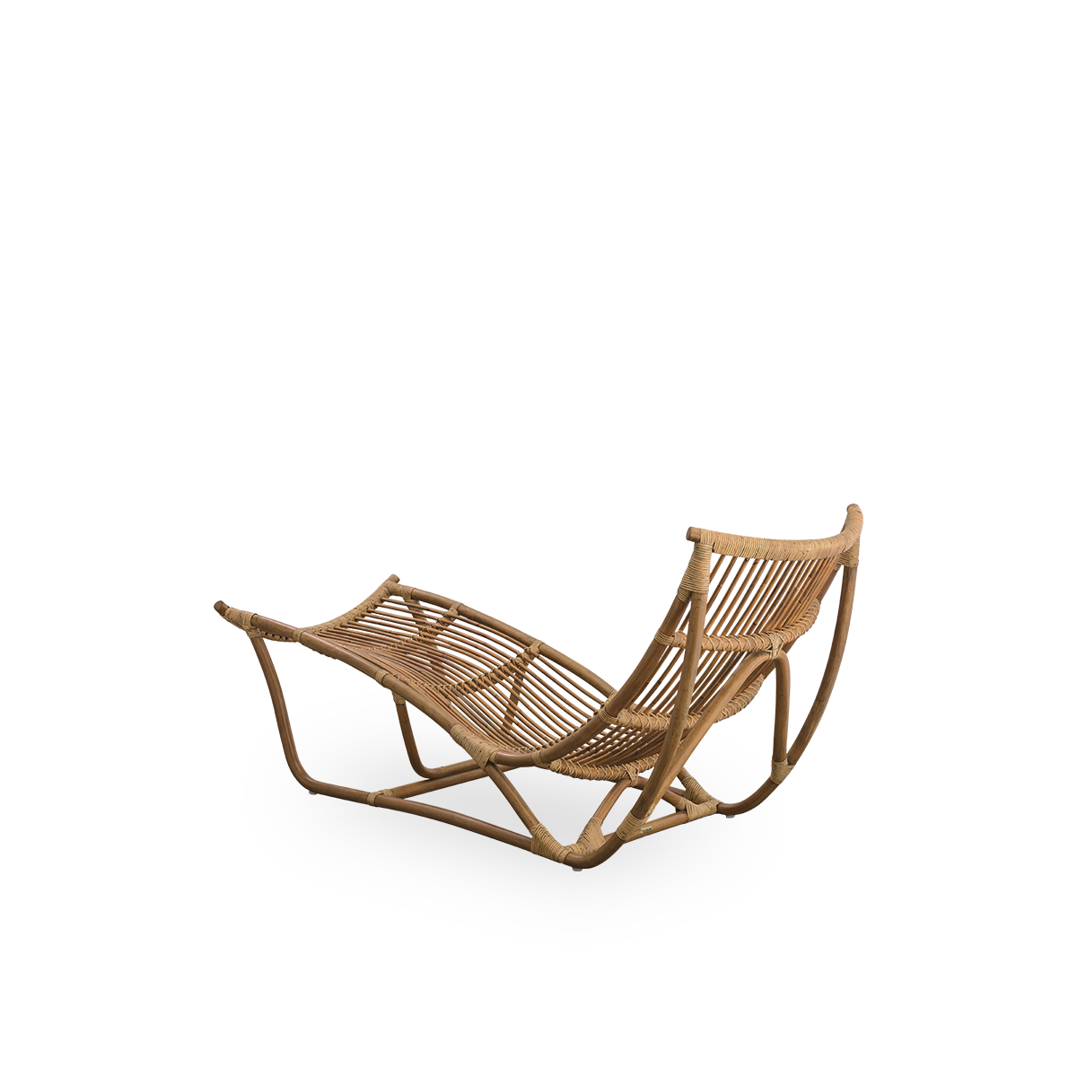 Sidevinkel bagfra af Michelangelo daybed i antikbrun rattanfarve.
Håndlavet af højkvalitets indonesisk rattan.