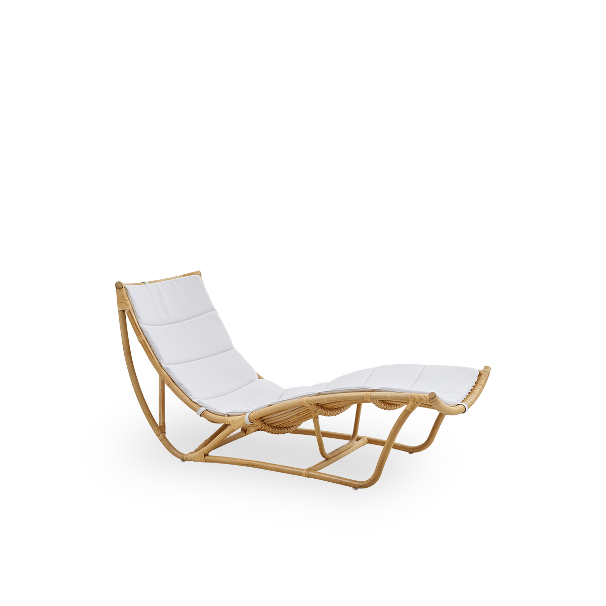 Side view af Michelangelo dagbænk i Natural rattan farve. Håndlavet i højkvalitets indonesisk rattan.