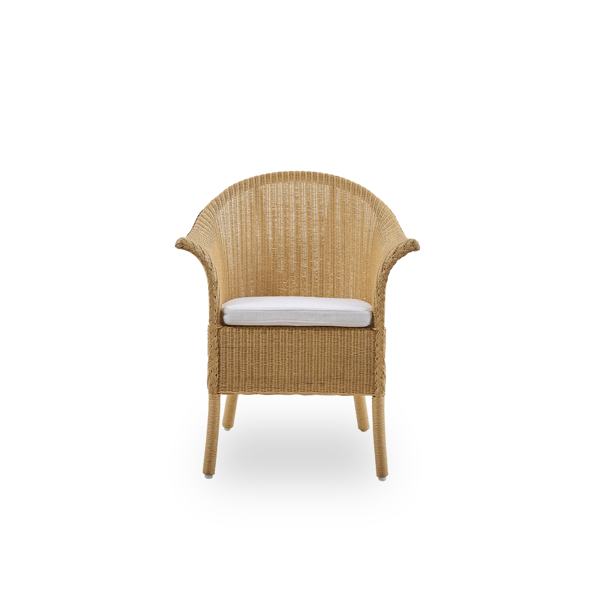 Ren front vinkel af Classic spisestol, en fuldt flettet wicker spisestol håndlavet i Lloyd Loom-materiale. Classic-stolen har armlæn og høj ryg for ekstra komfort og støtte.
