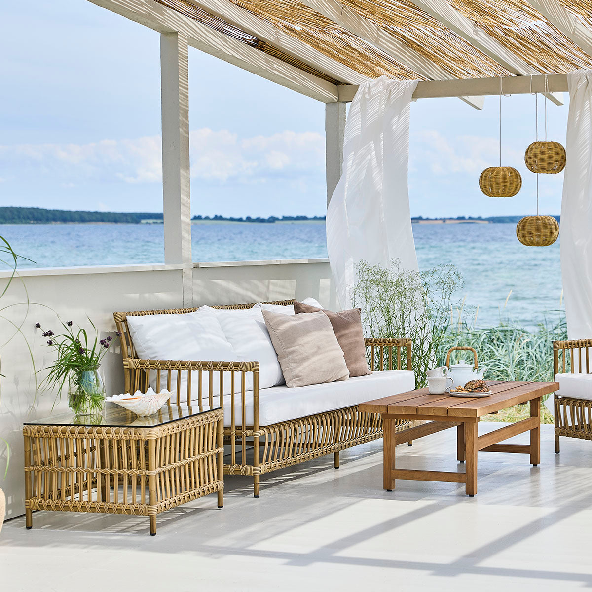 Caroline Exterior Sidebord