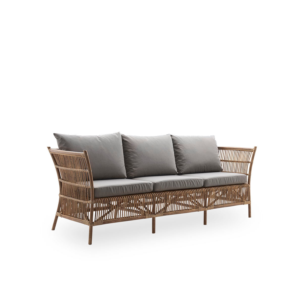 Side view af Donatello 3-personers fletsofa i farven Antique Brown. Sofaen har et firkantet design med stramme linjer, håndlavet i rattan af høj kvalitet fra Indonesien.