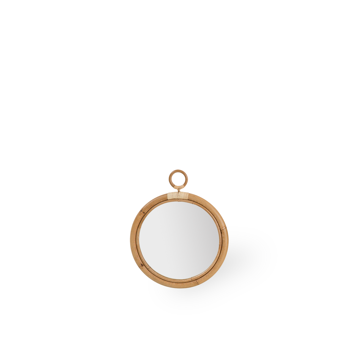 Rund Ella rattan-spejl, størrelse Large, med en diameter på 40 cm. Håndlavet i rattan af høj kvalitet fra Indonesien.