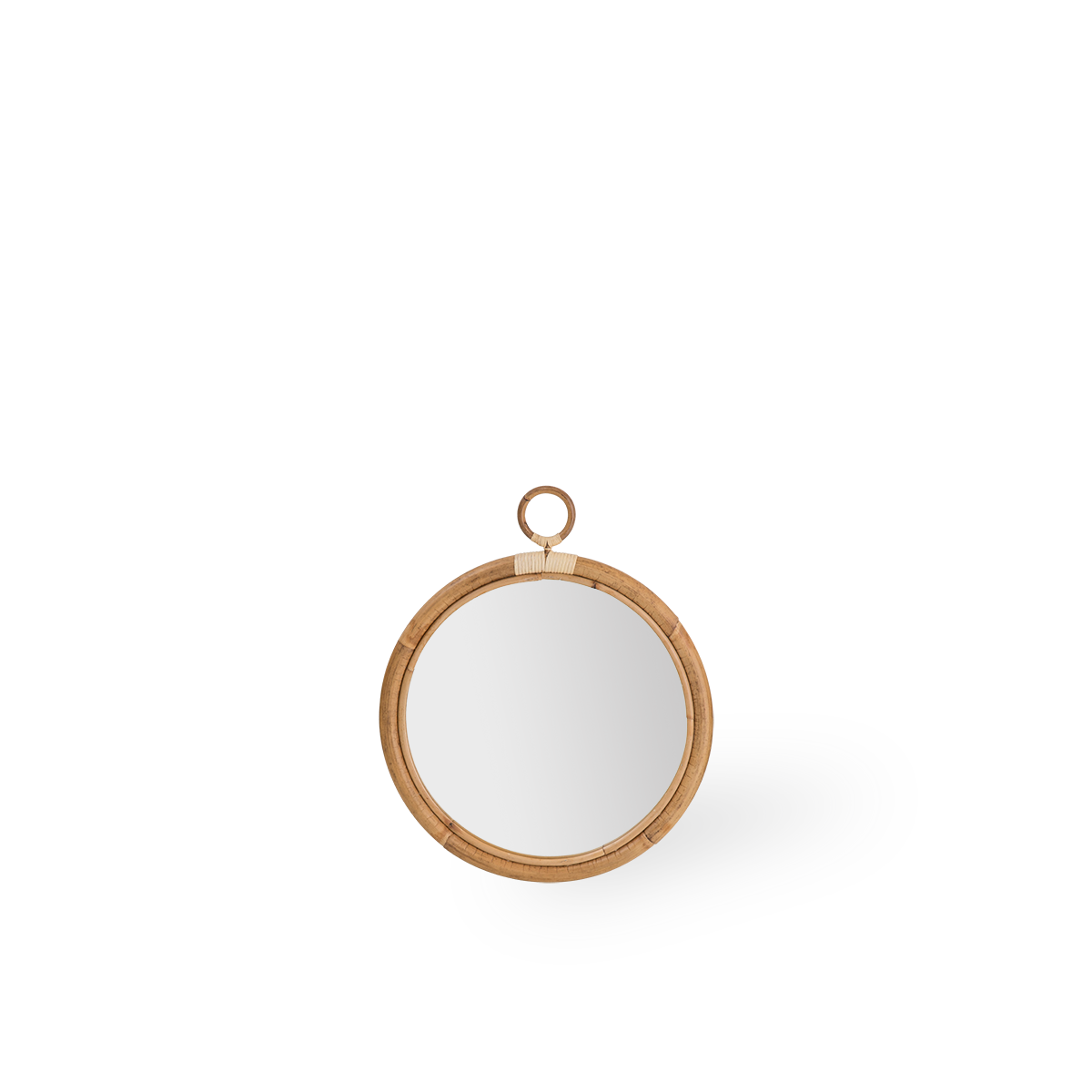 Rund Ella rattan-spejl, størrelse Large, med en diameter på 45 cm. Håndlavet i rattan af høj kvalitet fra Indonesien.
