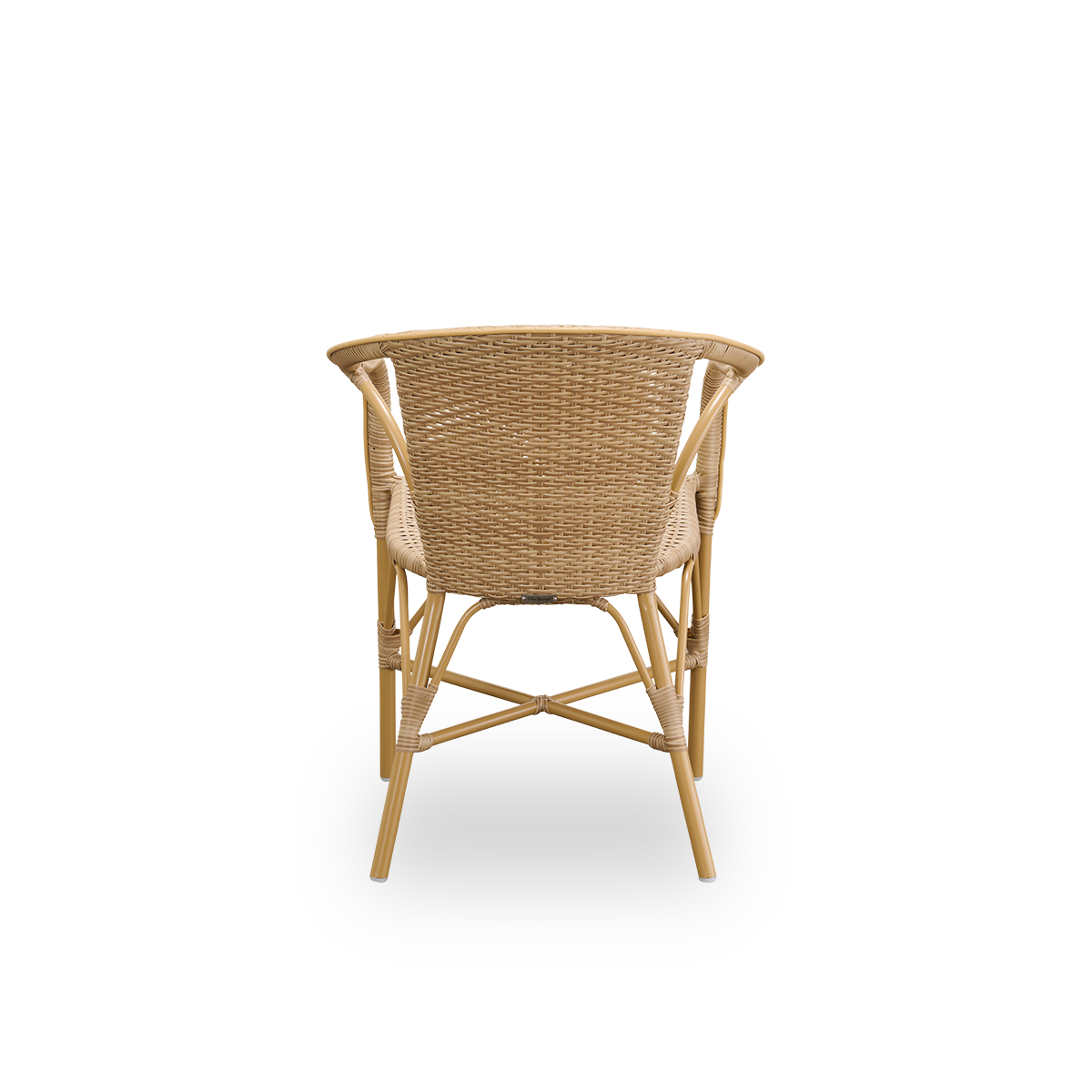 Bagfra vinkel af Madeleine udendørs spisestol med armlæn. Aluminiumsramme i mandelfarve med sæde og ryglæn flettet i ArtFibre i naturfarve.