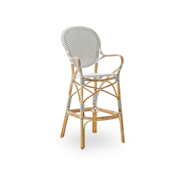 Side view af Isabell barstol med høj ryg, armlæn og fodstøtte. Naturlig rattanramme med sæde i ArtFibre i hvid med cappuccino-prikker. Inspireret af 1950’ernes bistrodesign.