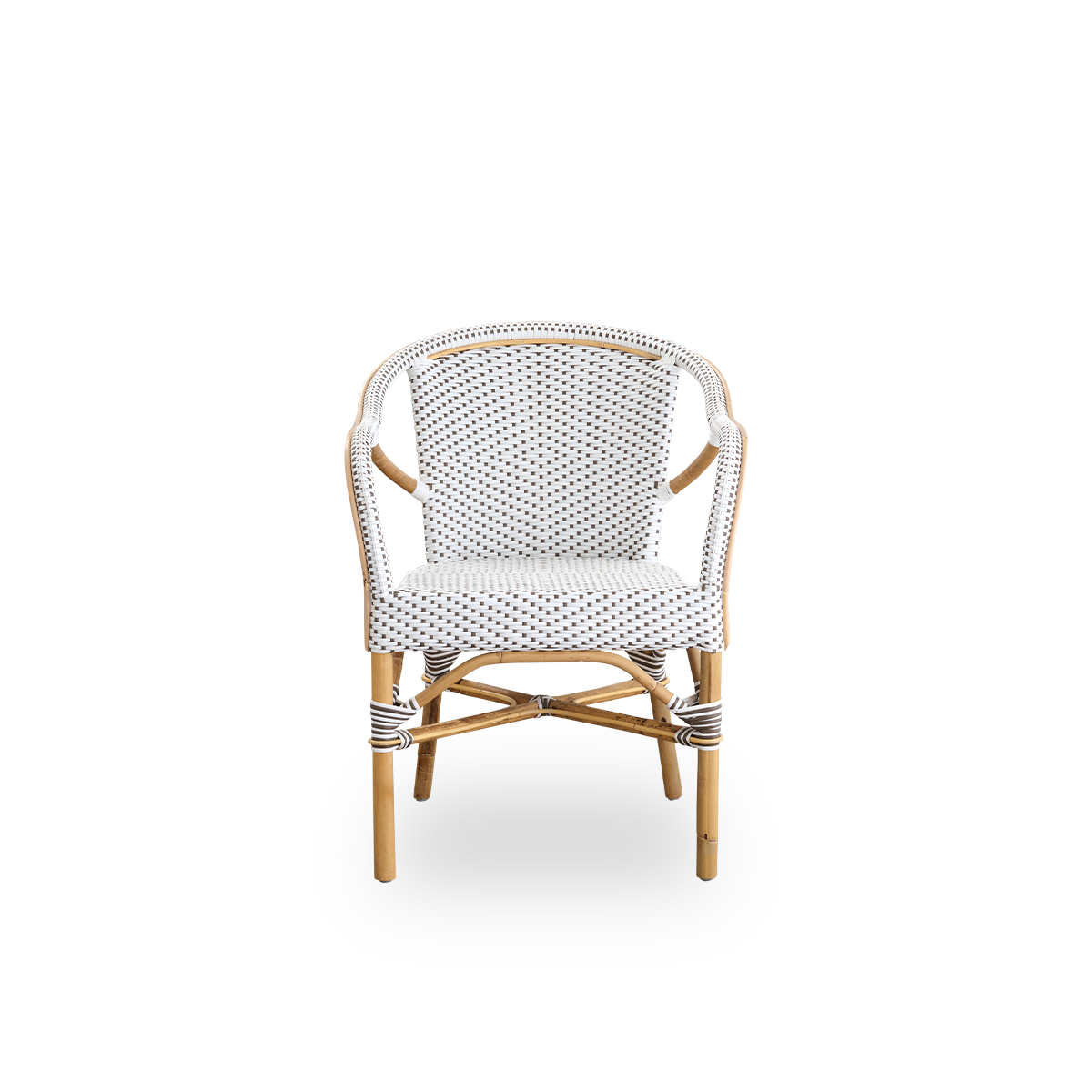 Ren front vinkel af Madeleine spisestol med armlæn.
Rattanramme med sæde og ryglæn flettet i ArtFibre i hvid med brune prikker. Inspireret af bistrodesign fra 1950’erne.