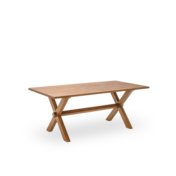 Sidevisning af Hugo spisebord, 180x90 cm, i teak med en naturlig, patineret overflade. Overfladebehandlet så træets naturlige åretegning træder frem, med plads til seks. Fremstillet i teak certificeret som Indonesian Legal Wood.