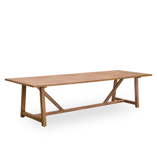 Side view af Lucas indendørs spisebord i patineret teak med rustikt, eksklusivt udseende i naturlig kastanjefarve. Størrelse 300x100 cm, plads til 10 personer.