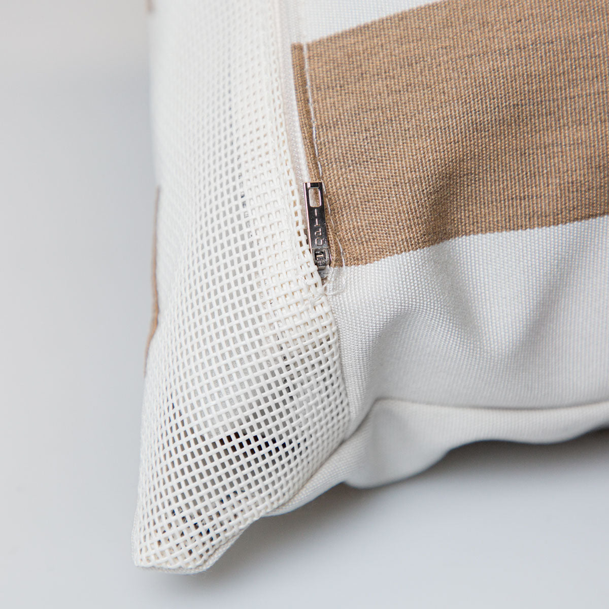 55X35 Udendørs pude | A680 Beige &amp; White