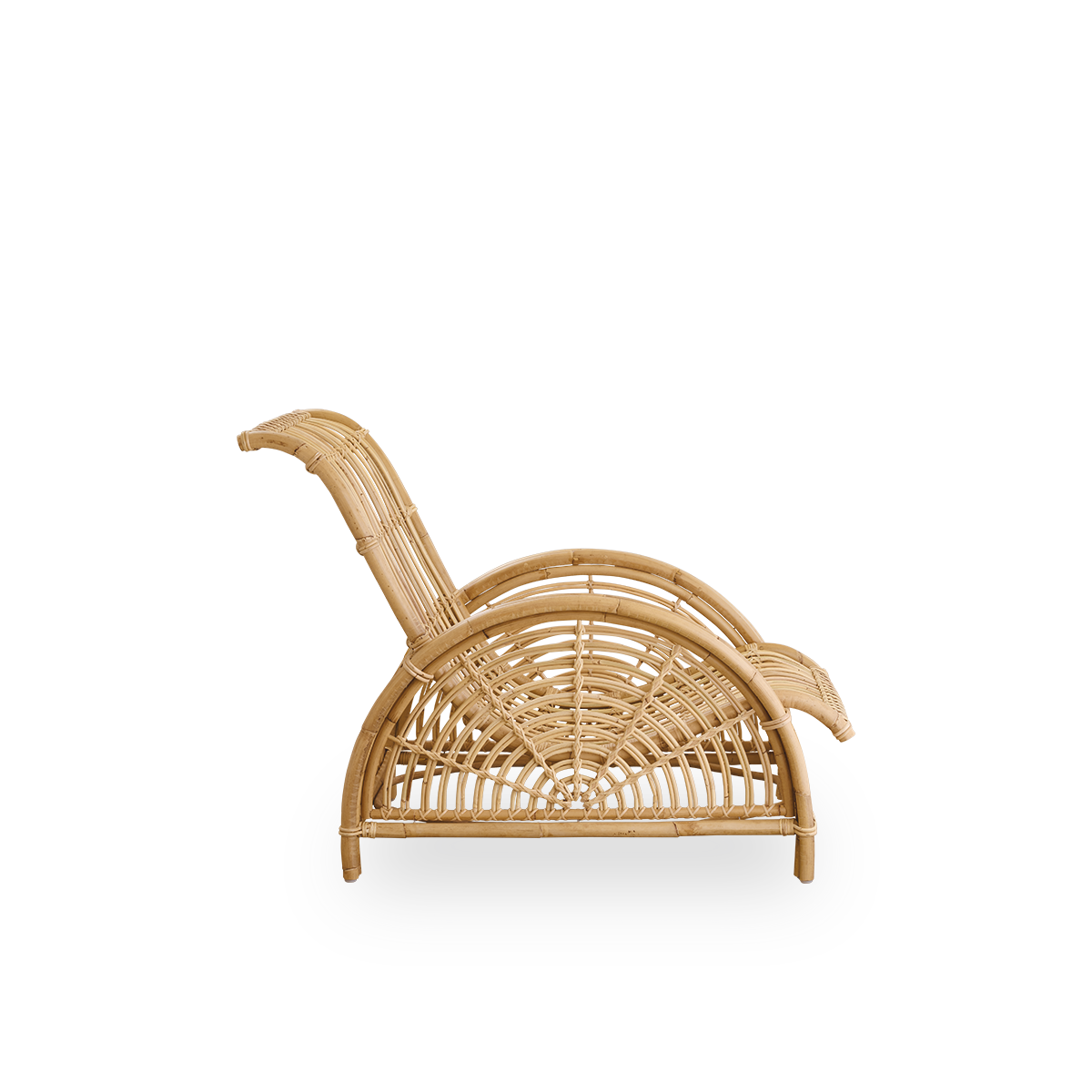 Ren sidevisning af Paris lounge chair, ikonisk design af Arne Jacobsen. Håndlavet i høj kvalitet rattan.