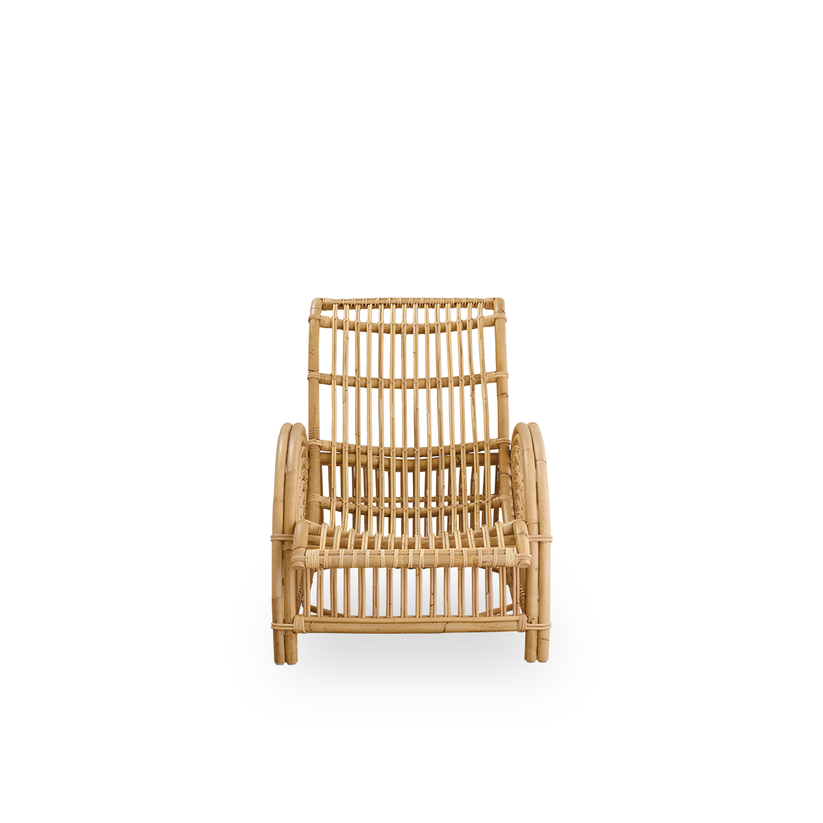 Ren front vinkel af Paris loungestol, ikonisk design af Arne Jacobsen.
Håndlavet af høj-kvalitets rattan.