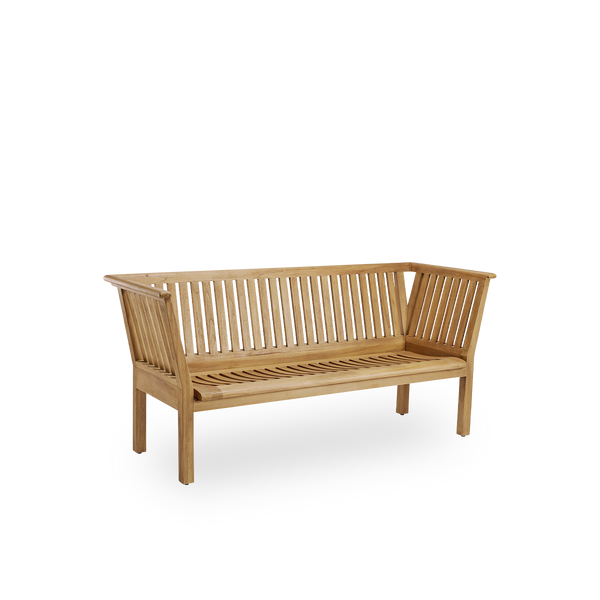 Side view af St Catherine udendørs teakbænk designet af Arne Jacobsen, længde 180 cm. Solid og holdbar bænk håndlavet i kastanjebrun, høj kvalitet Indonesisk teak certificeret som ‘Indonesian Legal Wood’.