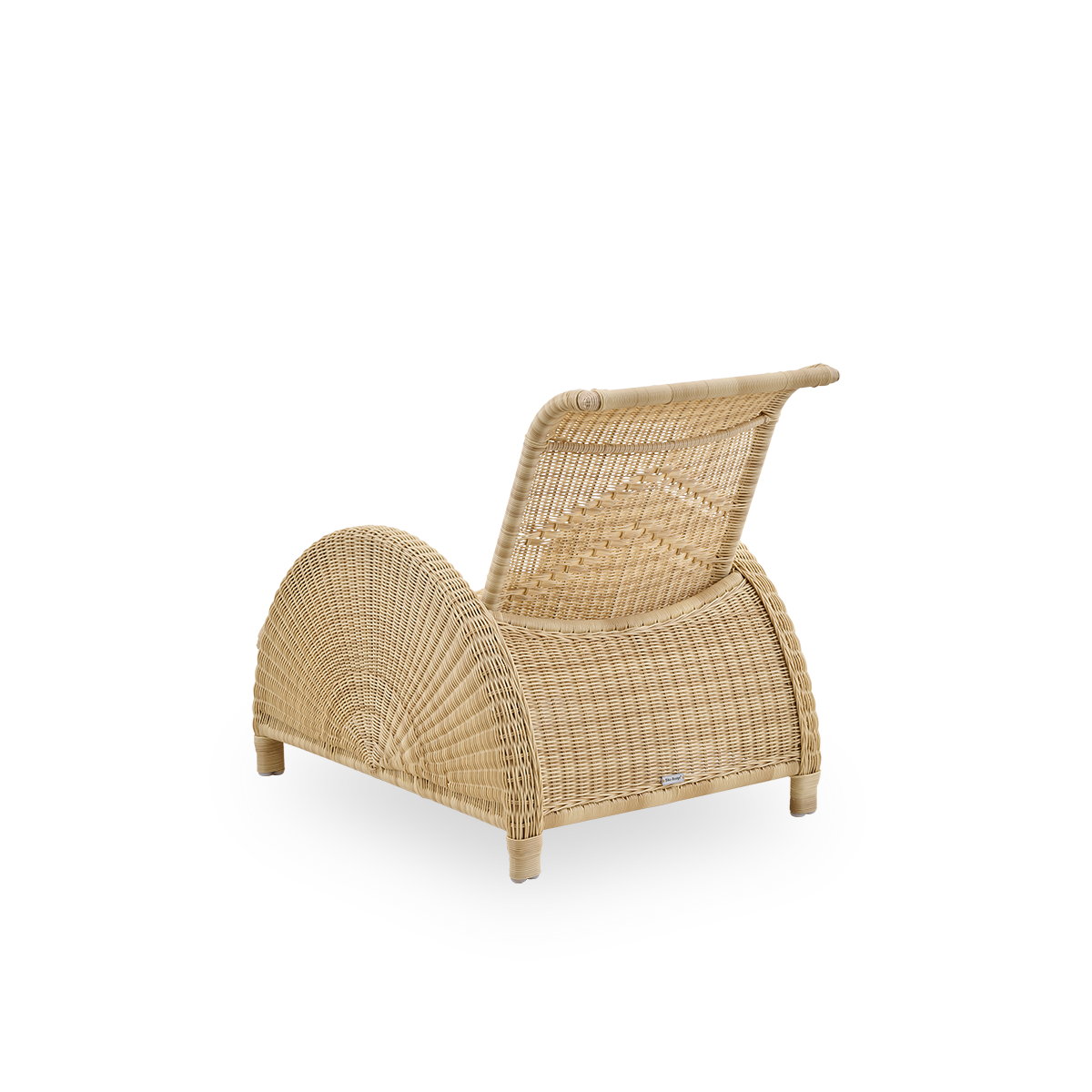 Sidevinkel bagfra af Paris udendørs loungestol, ikonisk design af Arne Jacobsen.
Aluminiumsramme fuldt flettet med ArtFibre.