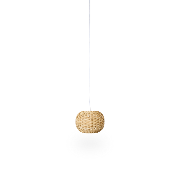 Tangelo udendørs lampeskærm designet af Darcy Clarke, størrelse Ekstra Small, Ø24 cm. Håndlavet i vejrbestandig ArtFibre med indre stålramme, som giver god vægt og stabilitet.